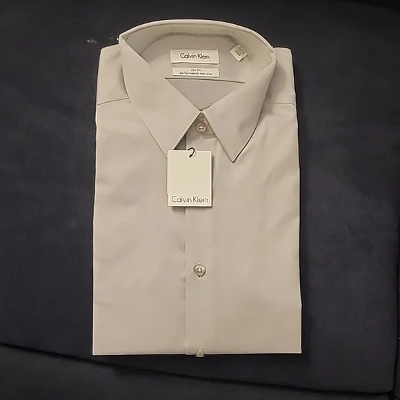 Calvin Klein Men's Dress Shirt Slim Fit Non-Iron Herringbone Calvin Klein Men's Dress Shirt Slim Fit Non-Iron Herringbone